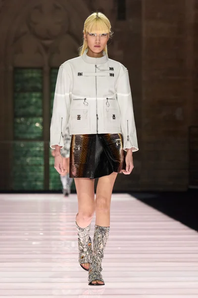 Look 25
